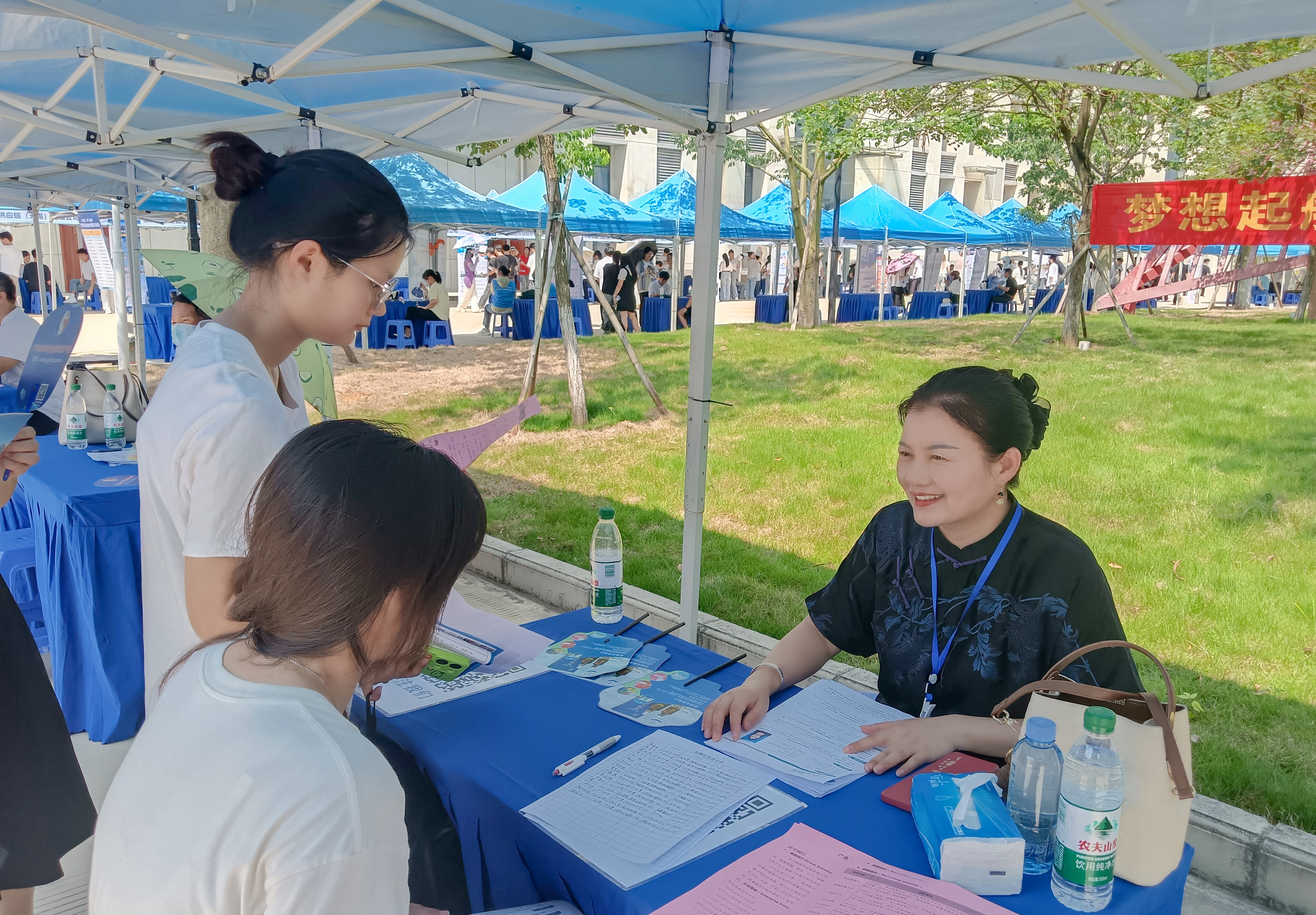 百企爭艷，天緣綠閃耀 2025 校園雙選會(huì)，見證健康未來力量
